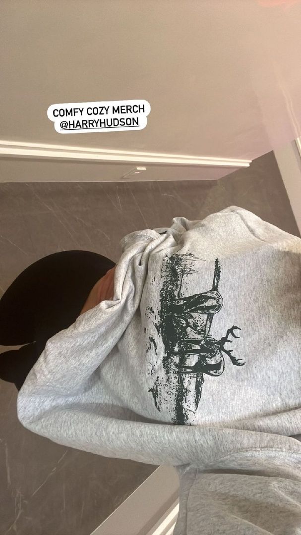 Access_Kardashian_002~3.jpg