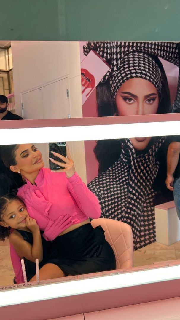 Access_Kardashian_004~0.jpg