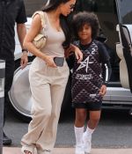 Access_Kardashian_015.jpg