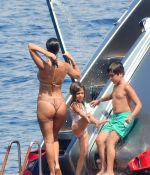 Access_Kardashian_03.jpg