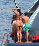 Access_Kardashian_05.jpg
