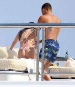 Access_Kardashian_04.jpg