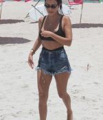 Access_Kardashian_06.jpg
