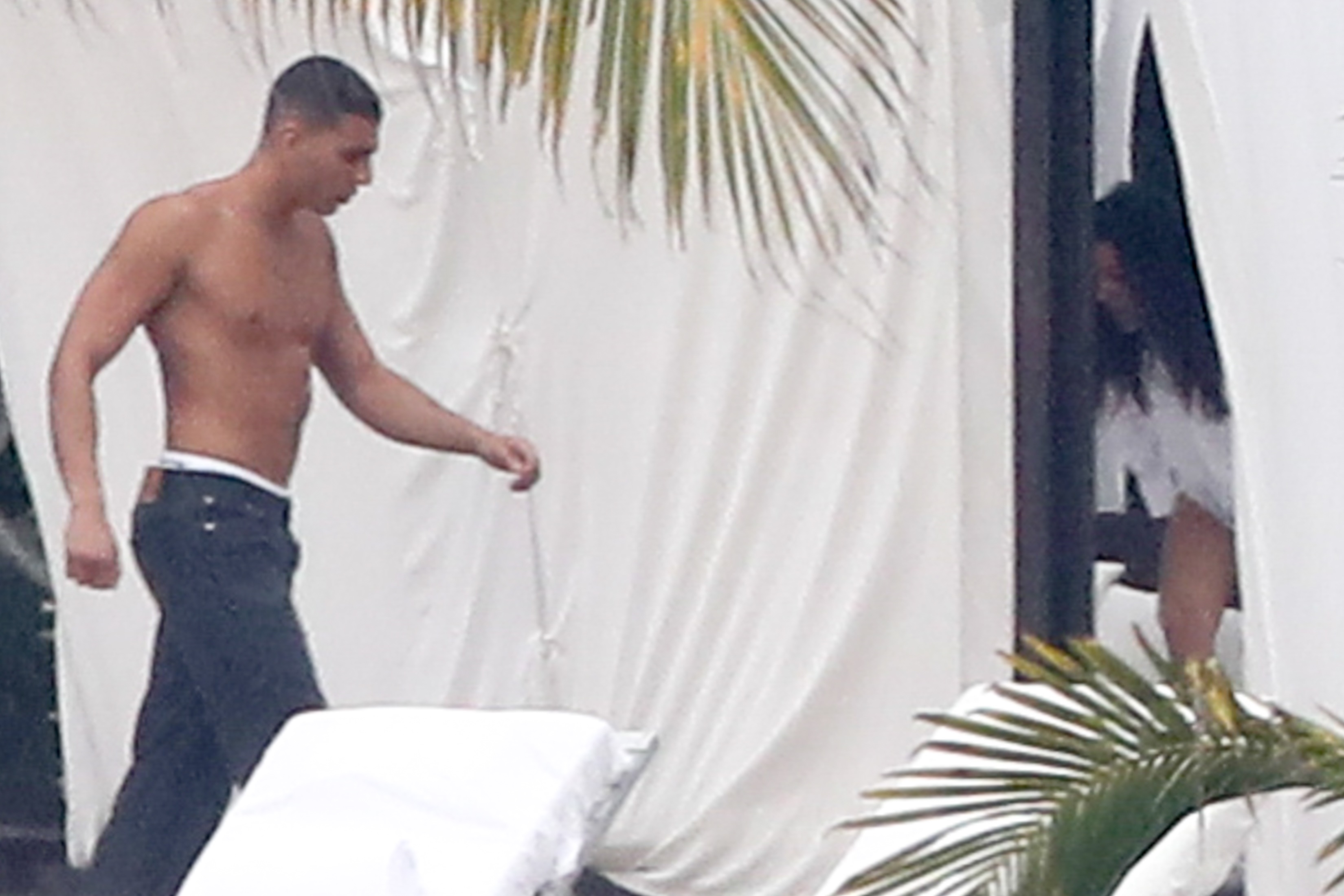 Access_Kardashian_02.jpg