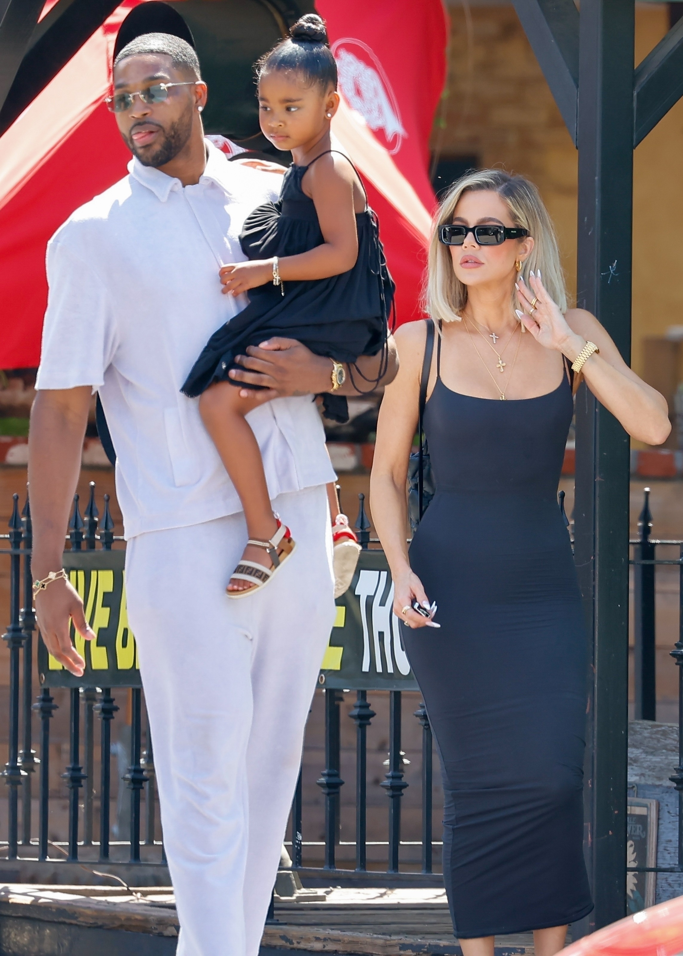 Access_Kardashian_01.jpg