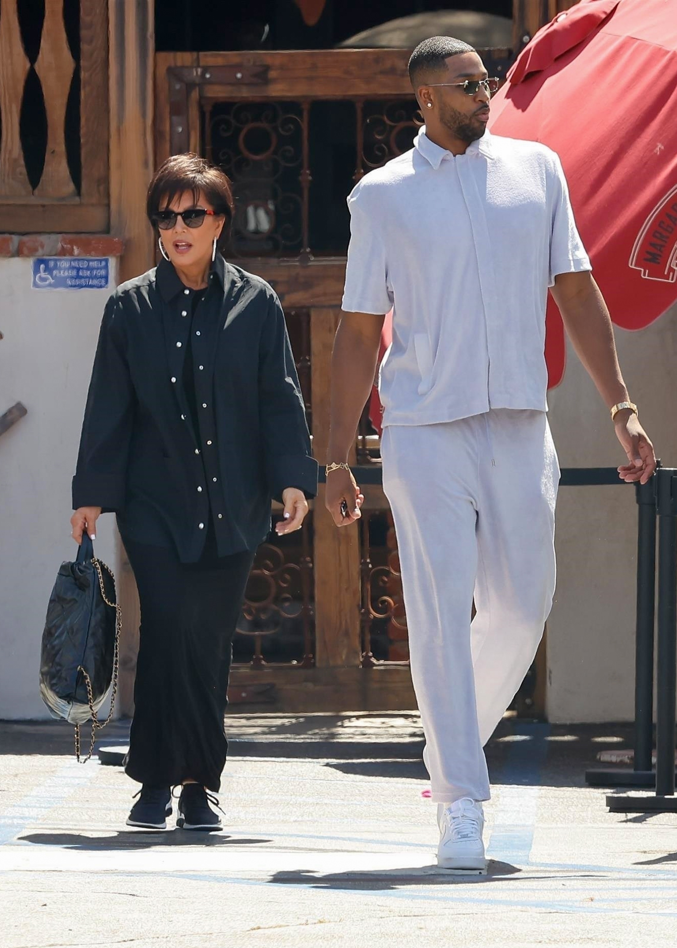Access_Kardashian_02.jpg