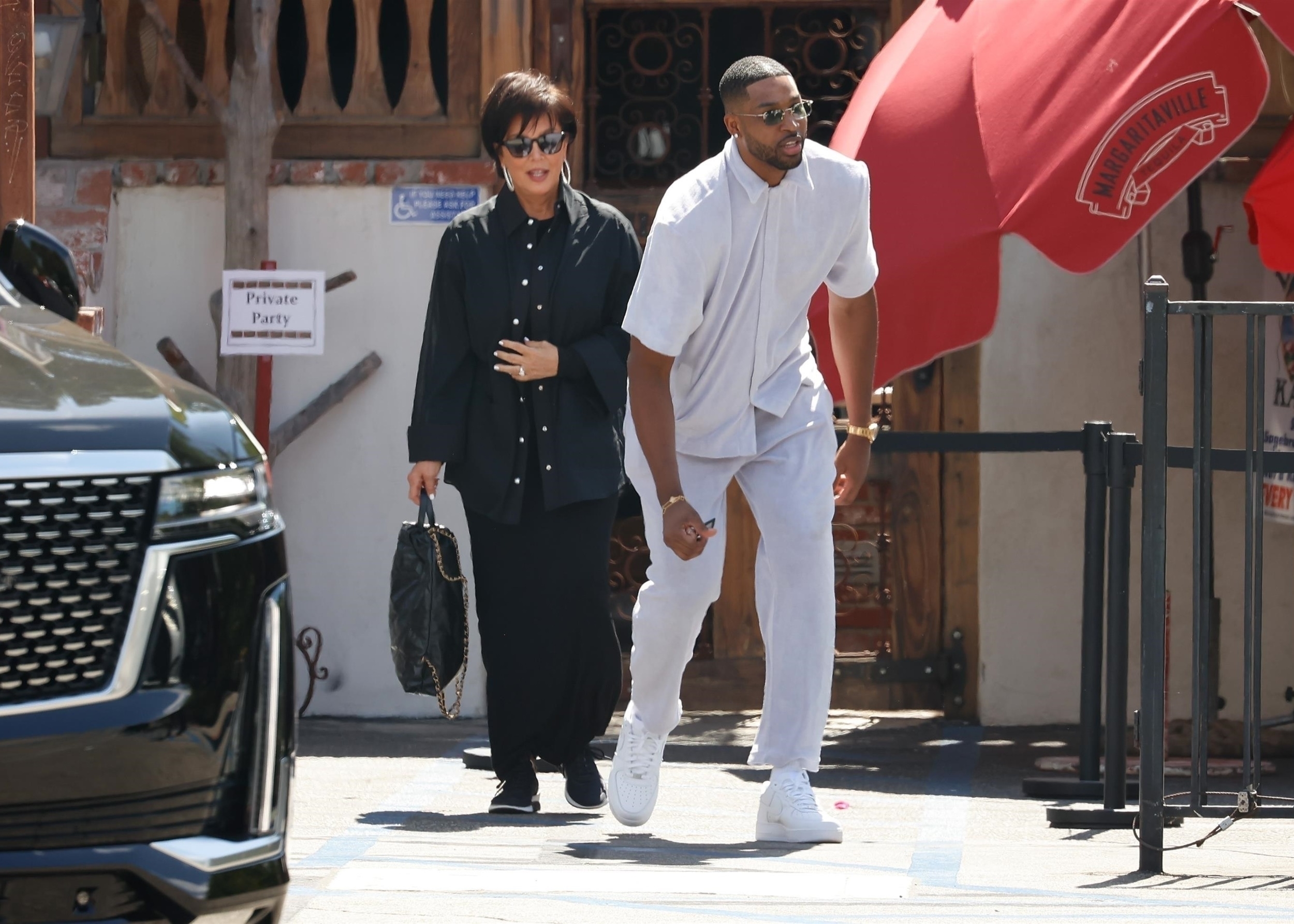 Access_Kardashian_08.jpg