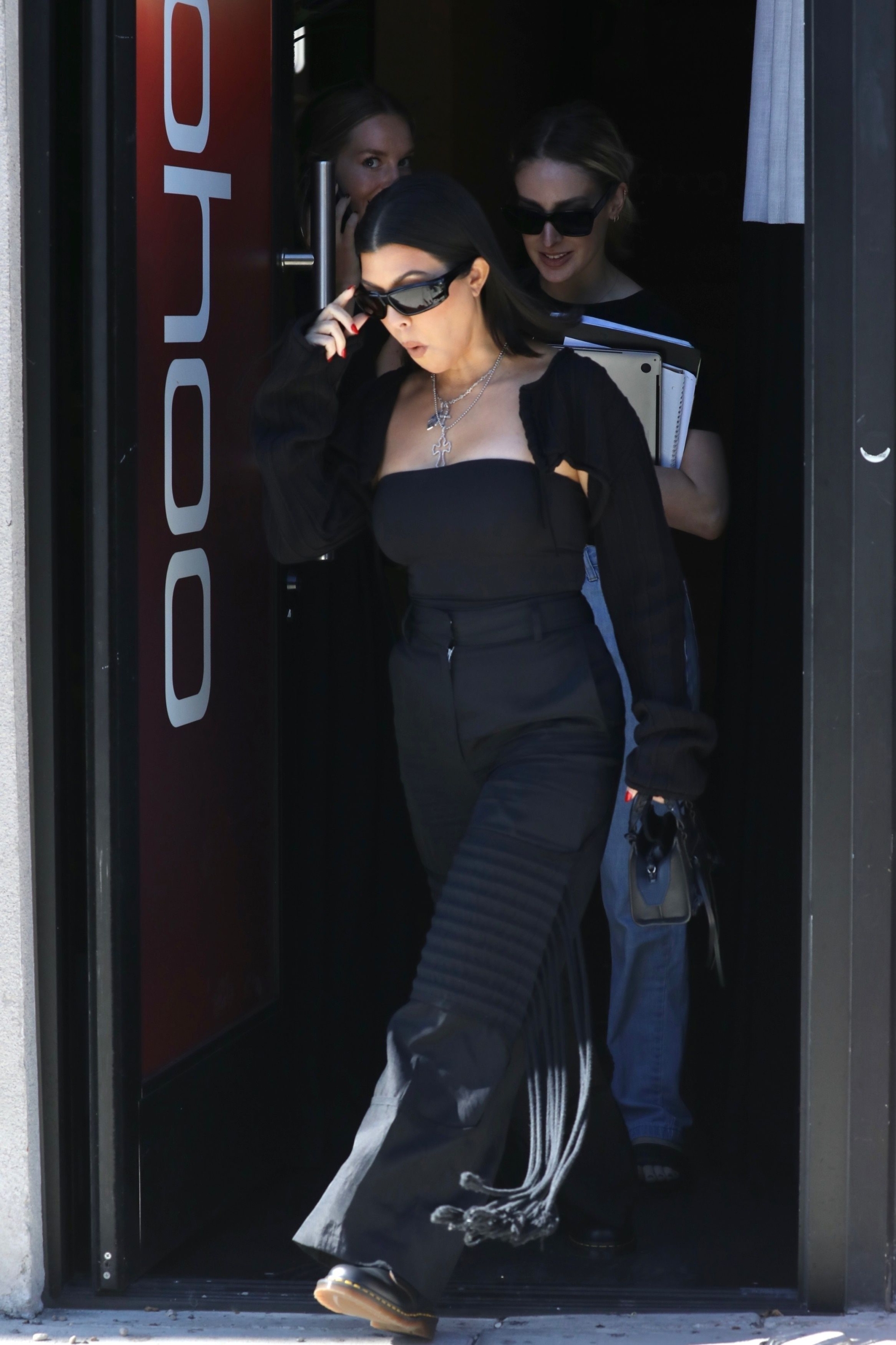 Access_Kardashian_001~0.jpg