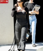 Access_Kardashian_015~0.jpg