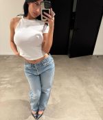 Access_Kardashian_13~0.jpg