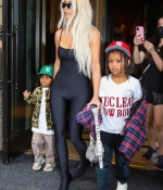 Access_Kardashian_003.jpg