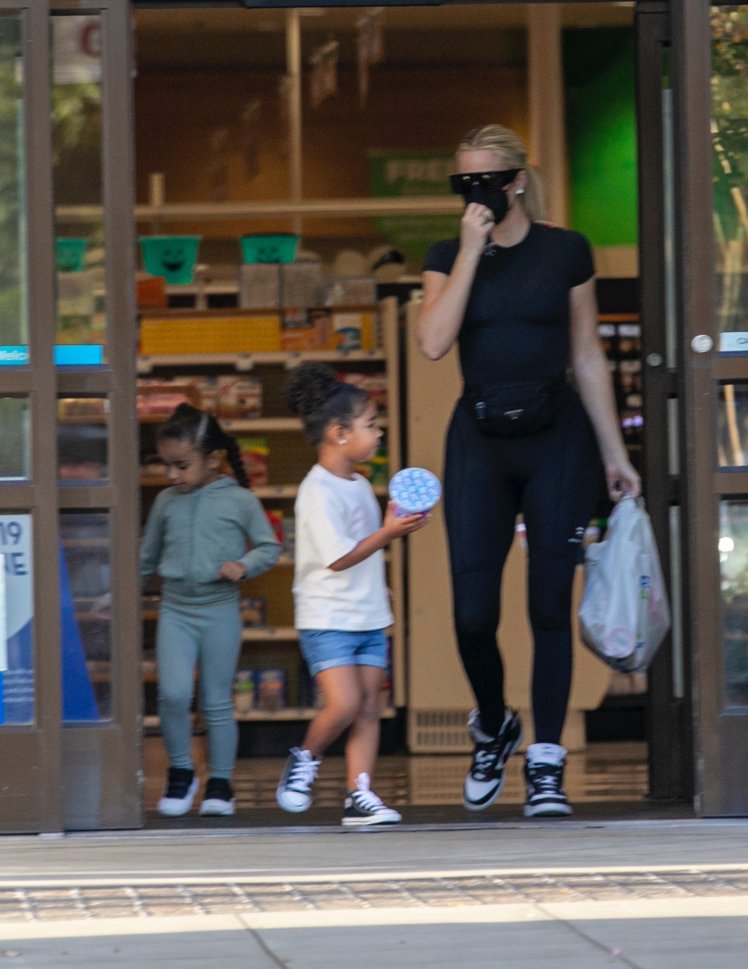 Access_Kardashian_03.jpg