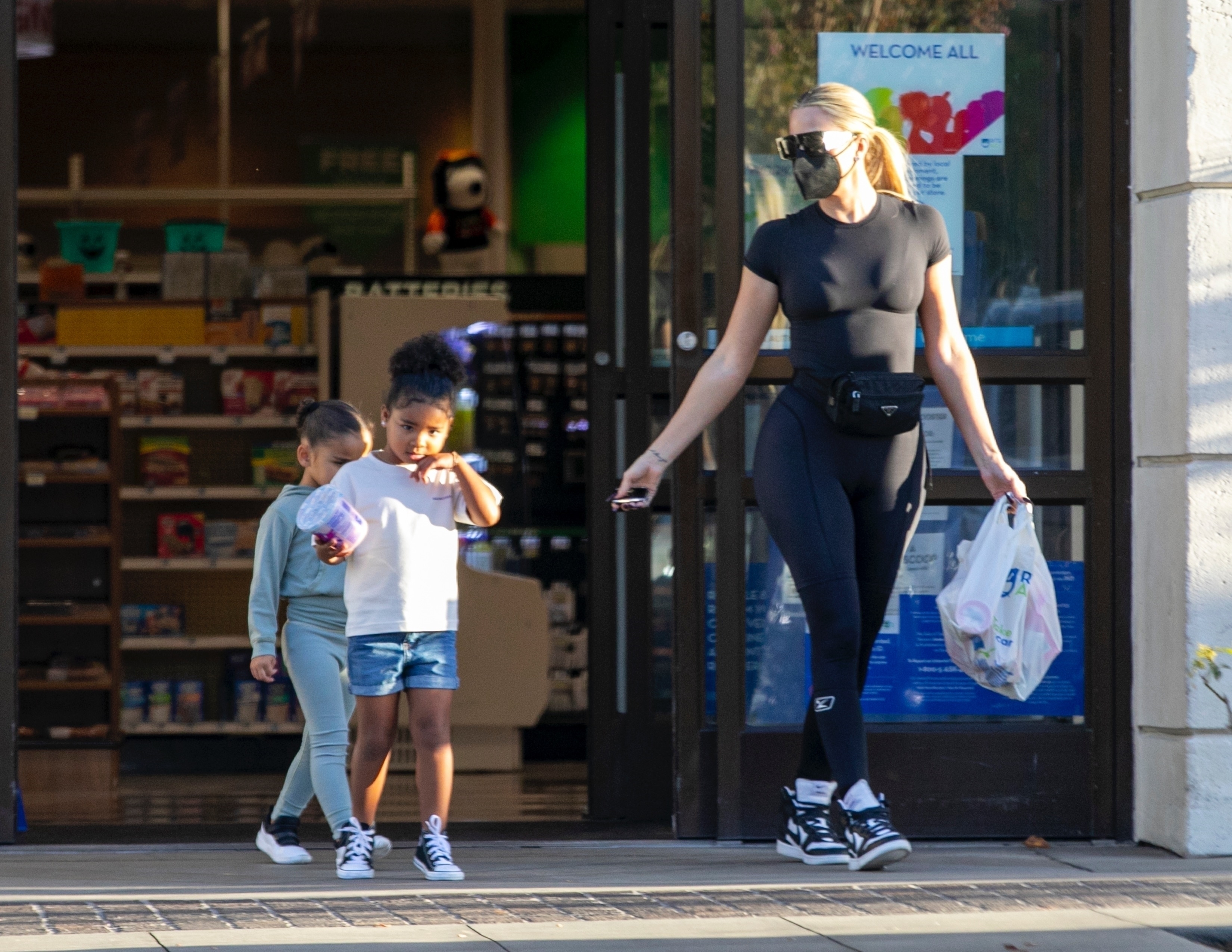 Access_Kardashian_04.jpg