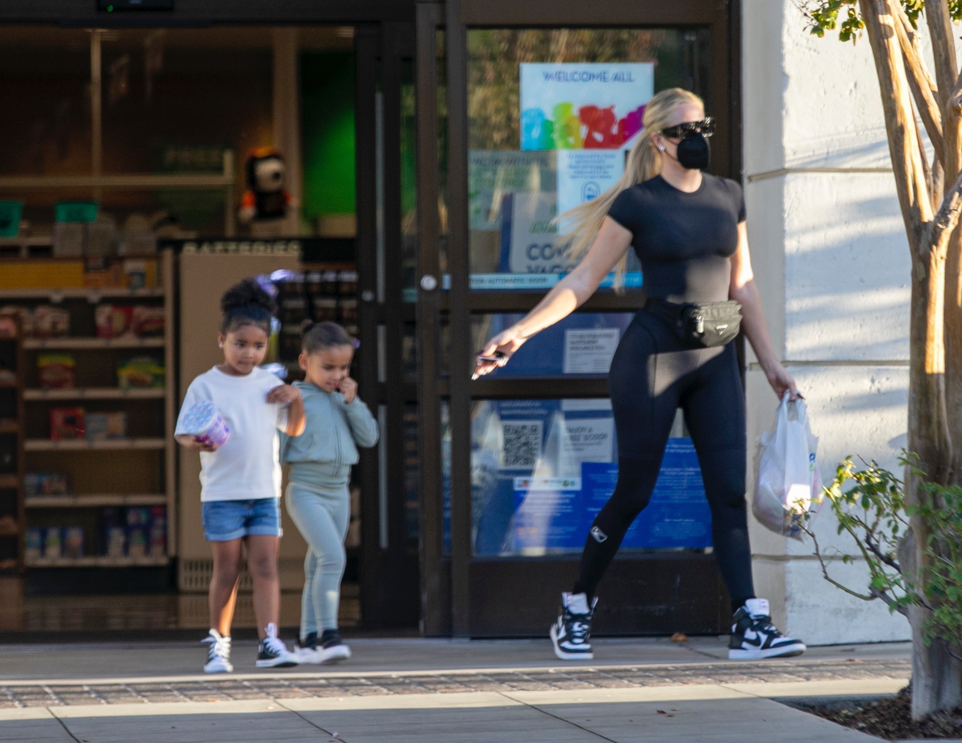 Access_Kardashian_06.jpg