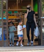 Access_Kardashian_03.jpg