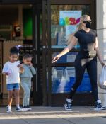 Access_Kardashian_06.jpg