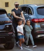 Access_Kardashian_09.jpg