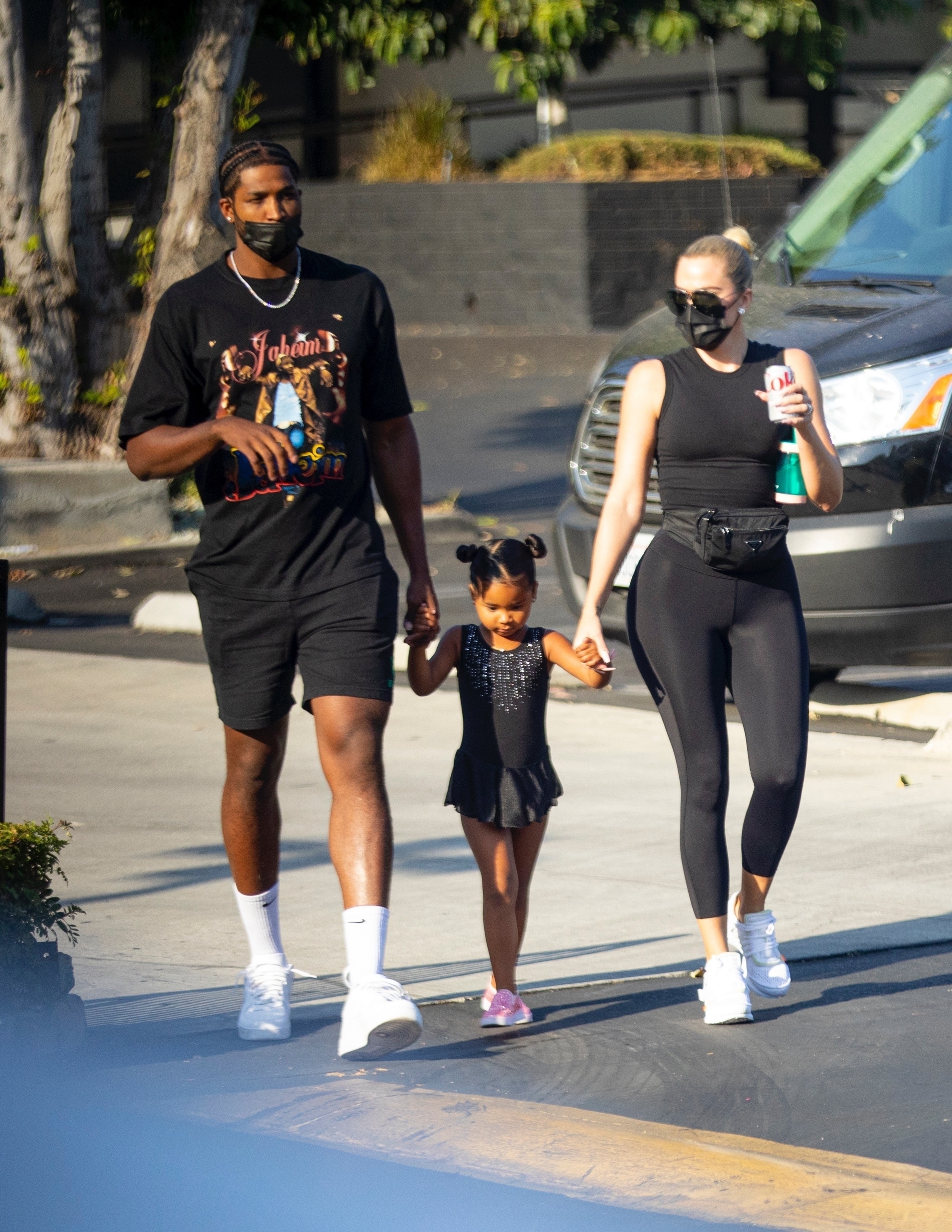 Access_Kardashian_01.jpg
