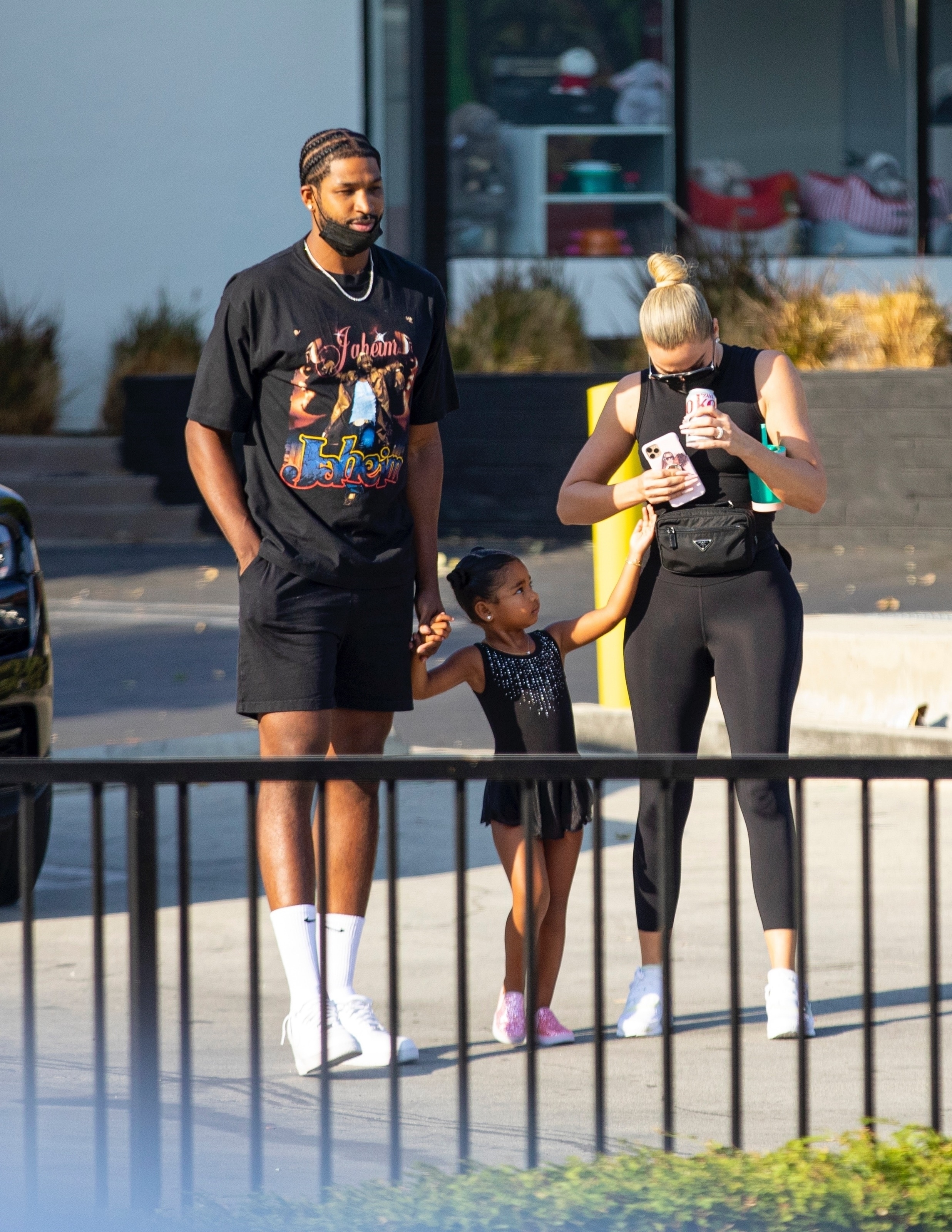 Access_Kardashian_05.jpg