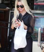 Access_Kardashian_02.jpg