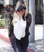 Access_Kardashian_03.jpg