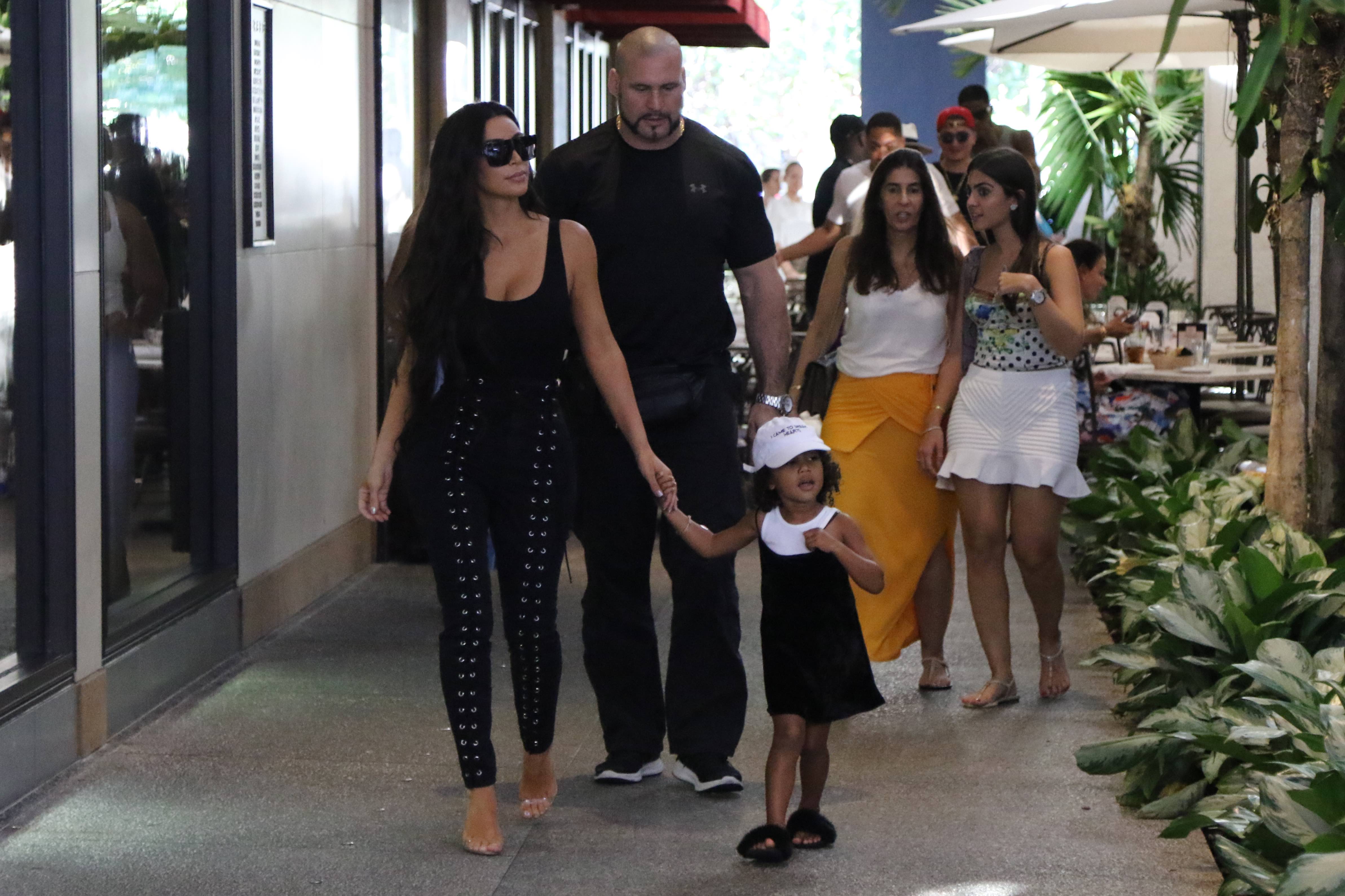 Access_Kardashian_01.jpg