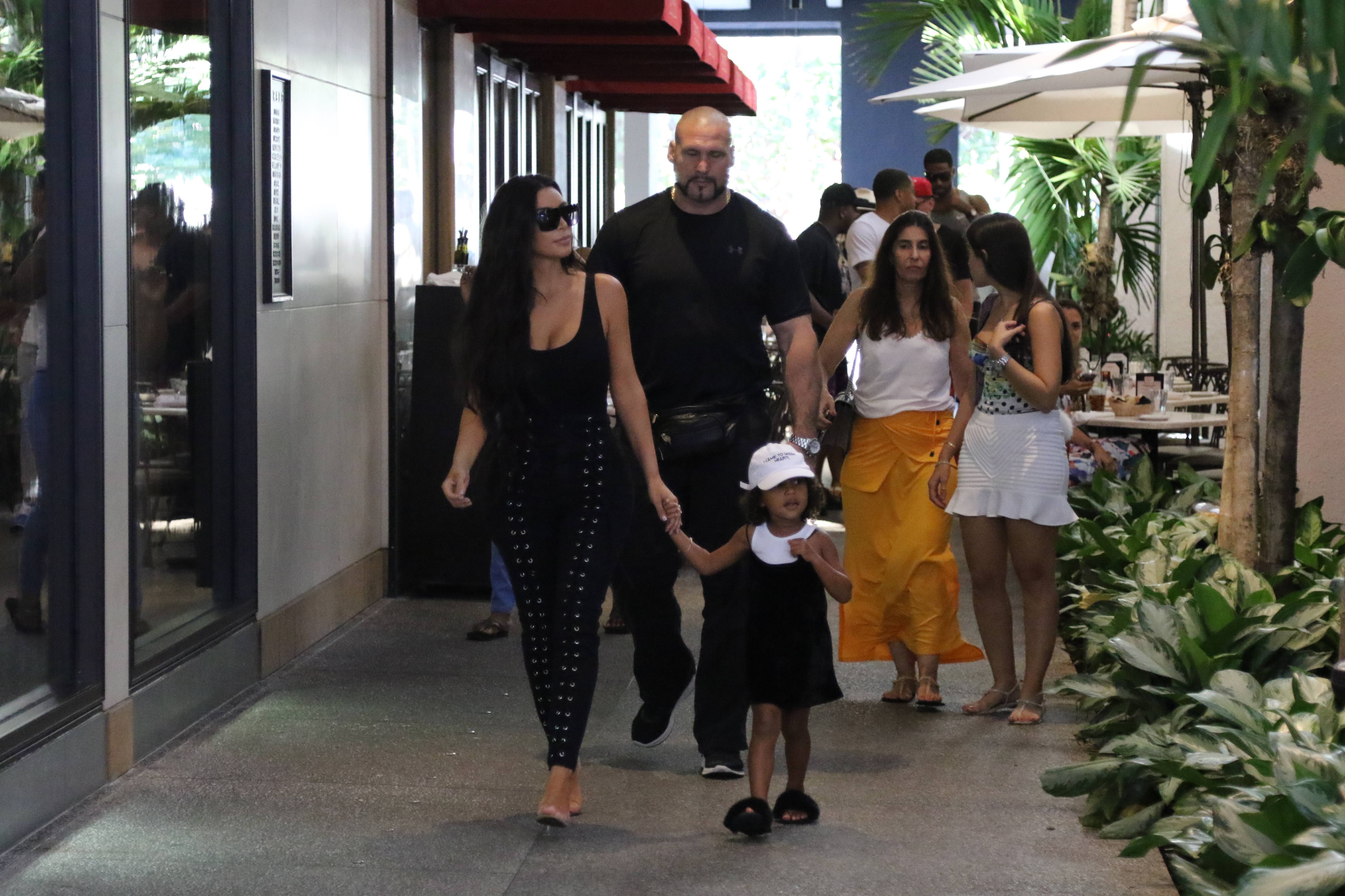 Access_Kardashian_012.jpg