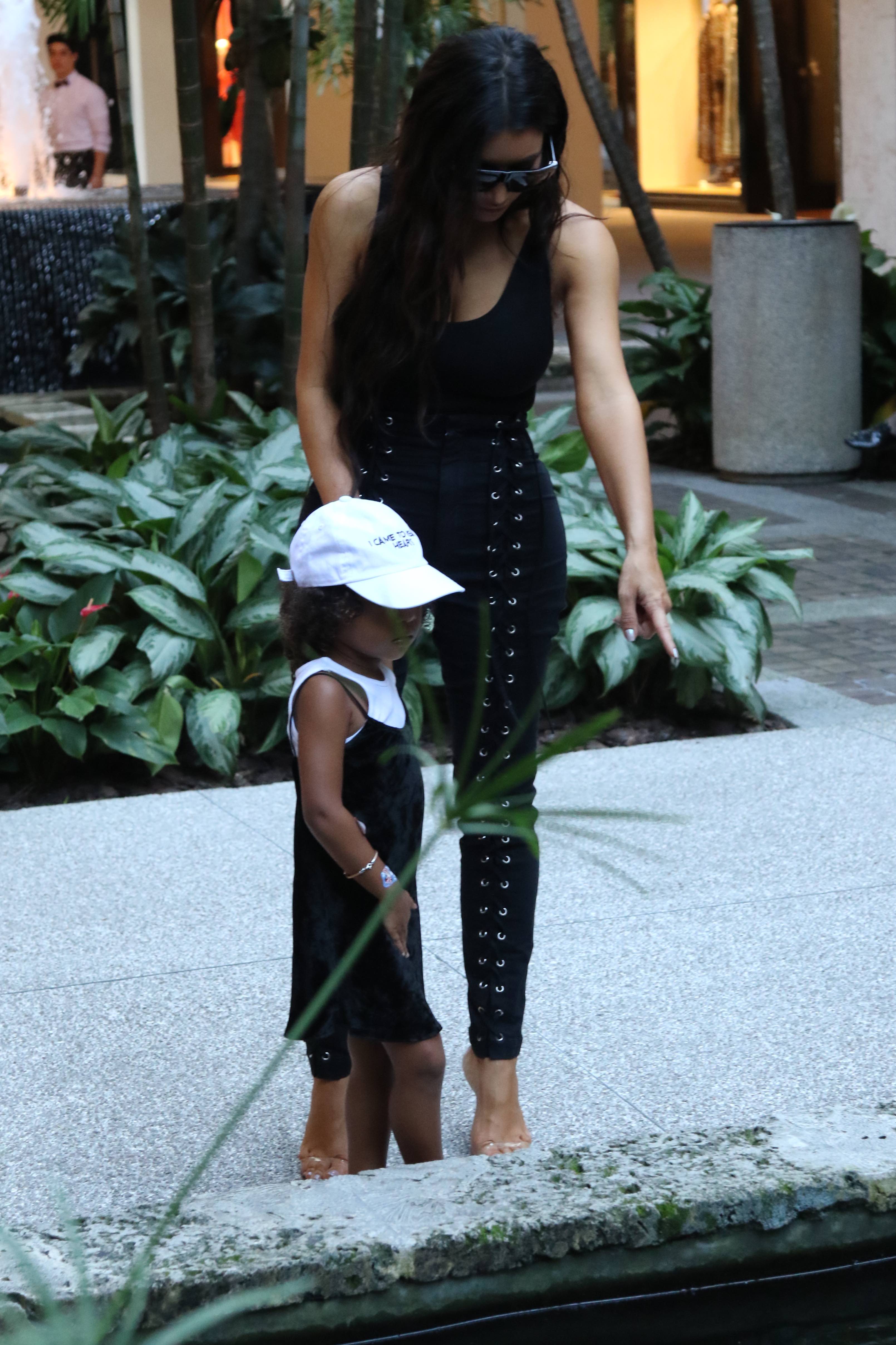 Access_Kardashian_07.jpg