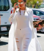 Access_Kardashian_05.jpg
