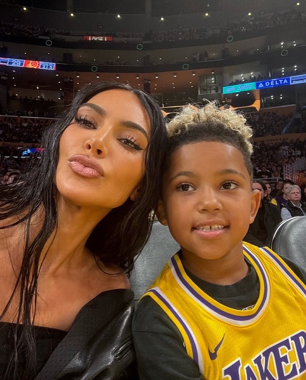 Access_Kardashian_10~2.jpg
