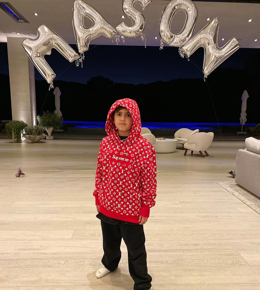 Access_Kardashian_12~3.jpg
