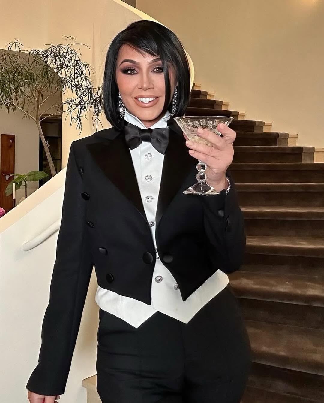 Access_Kardashian_13~4.jpg