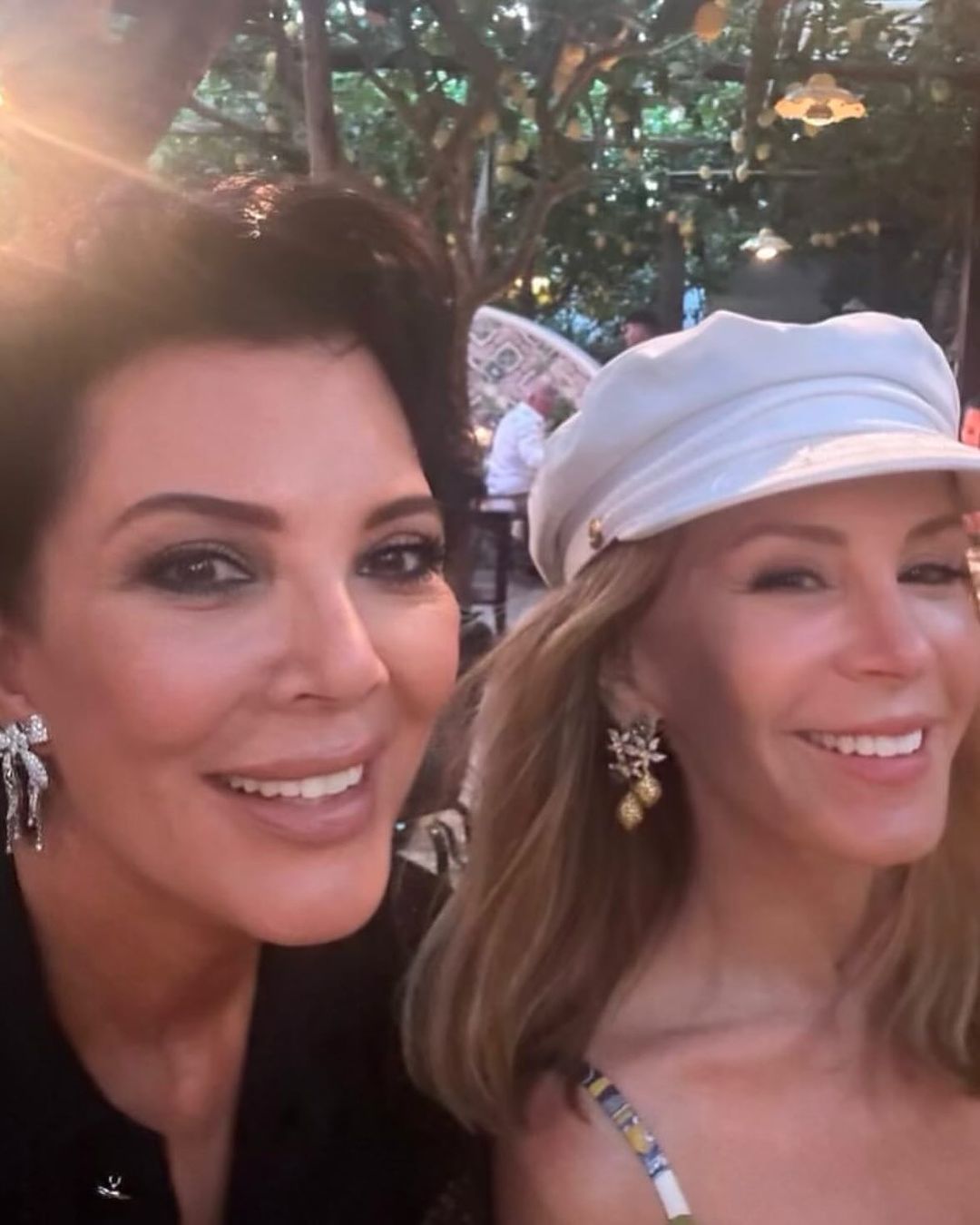 Access_Kardashian_14~0.jpg