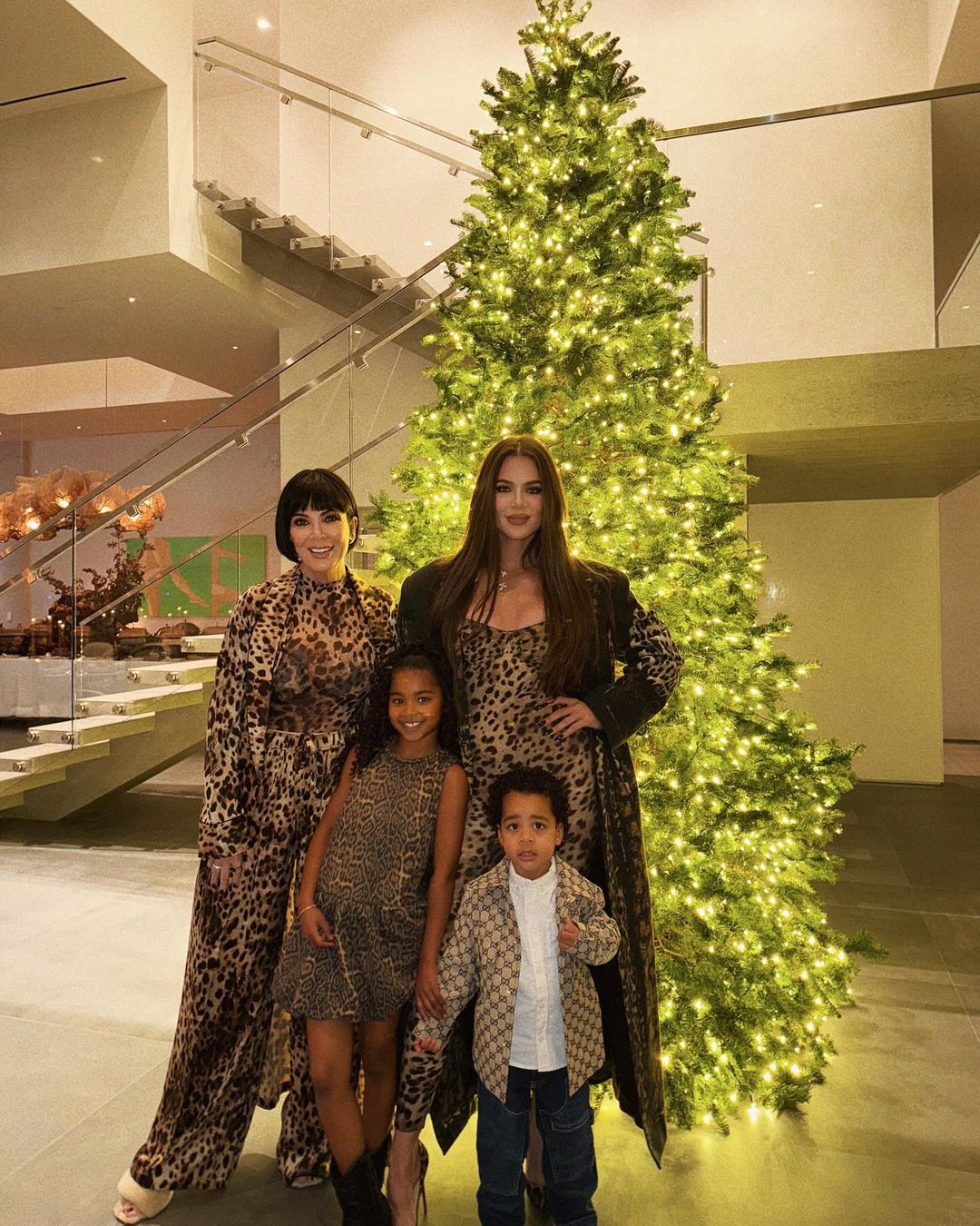 Access_Kardashian_14~1.jpg