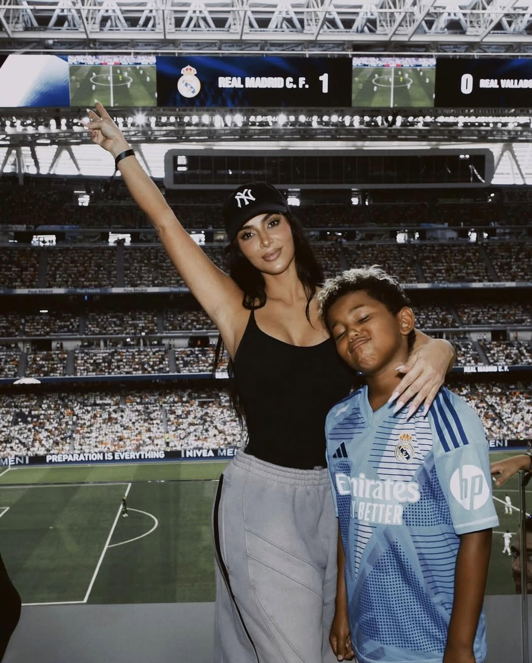 Access_Kardashian_15~0.jpg