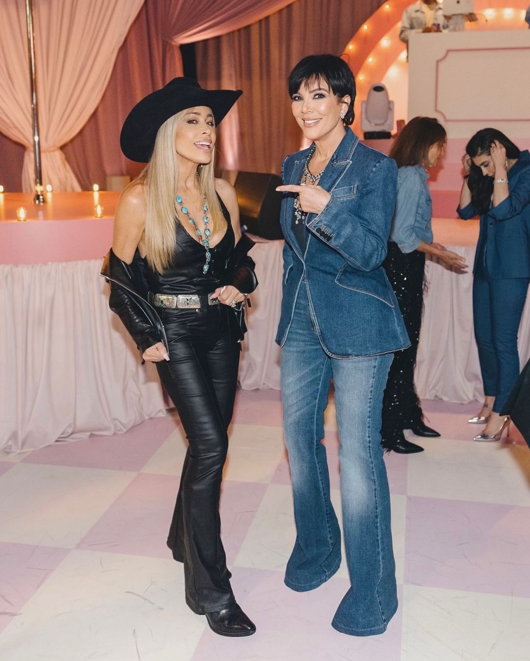 Access_Kardashian_1~0.jpg