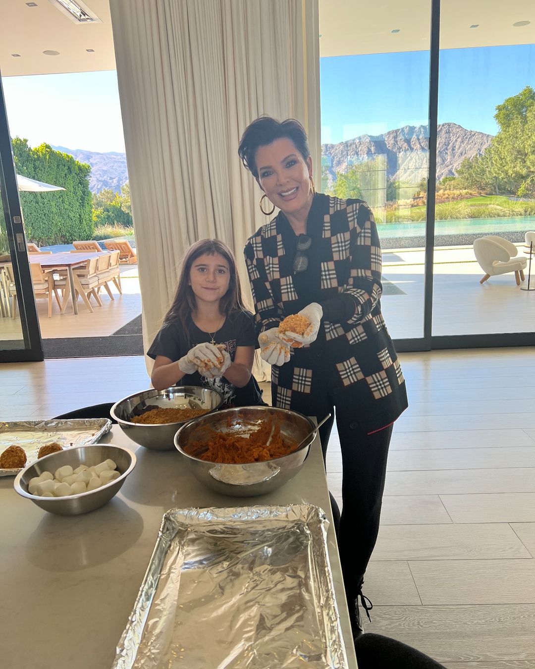 Access_Kardashian_4~1.jpg