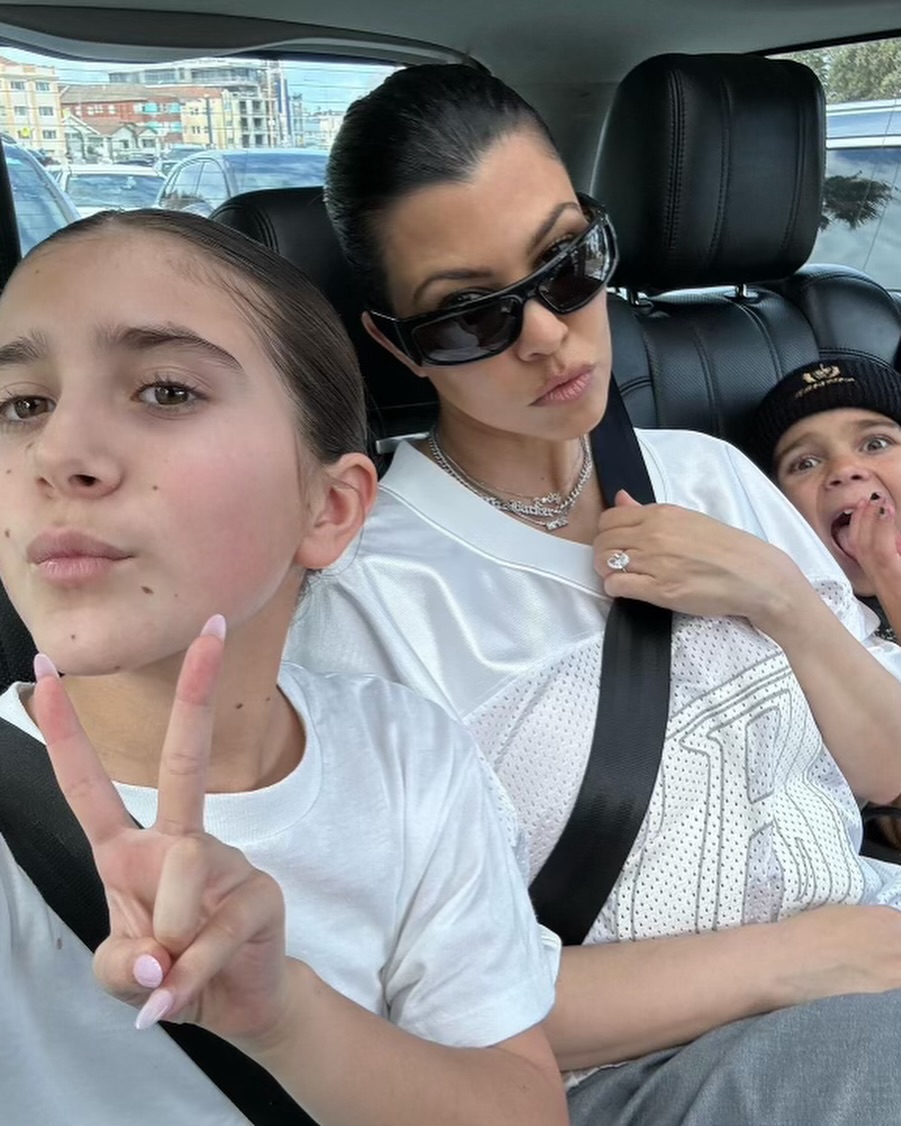 Access_Kardashian_7~1.jpg
