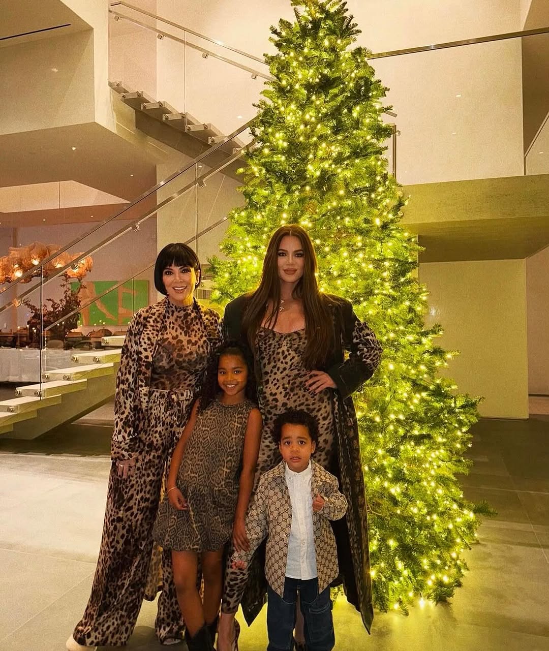 Access_Kardashian_7~8.jpg