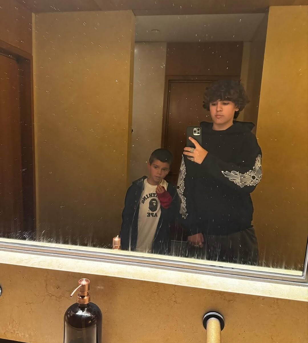 Access_Kardashian_8~5.jpg