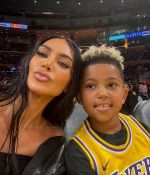 Access_Kardashian_10~2.jpg