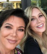 Access_Kardashian_11~4.jpg