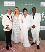 Access_Kardashian_11~5.jpg