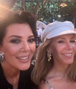 Access_Kardashian_14~0.jpg
