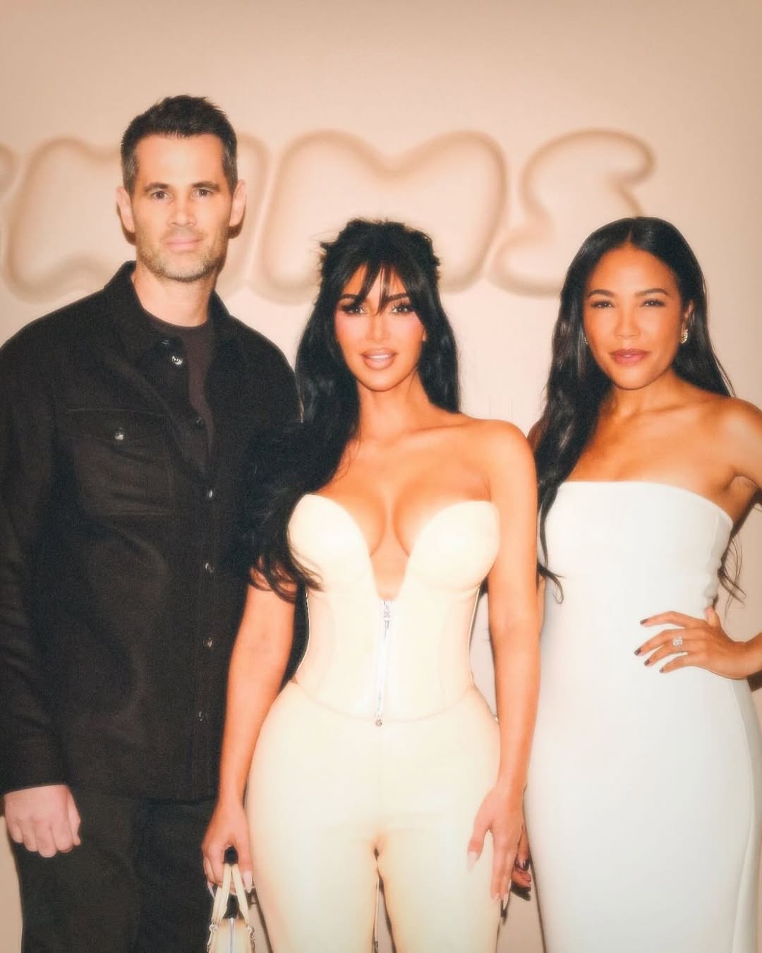 Access_Kardashian_12~1.jpg