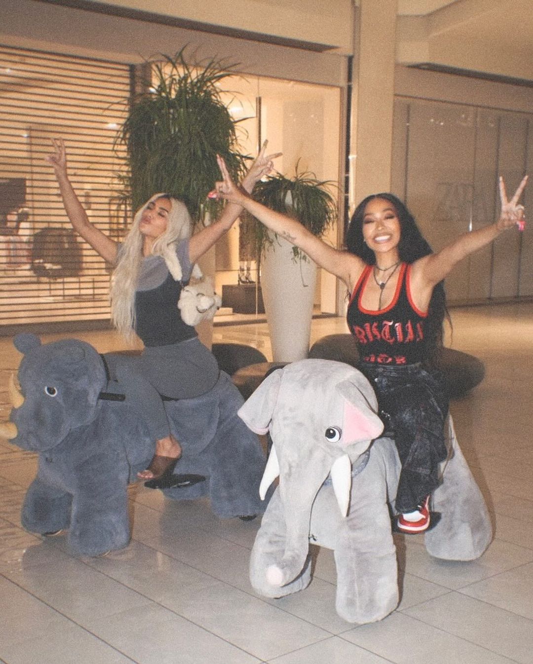 Access_Kardashian_2~0.jpg