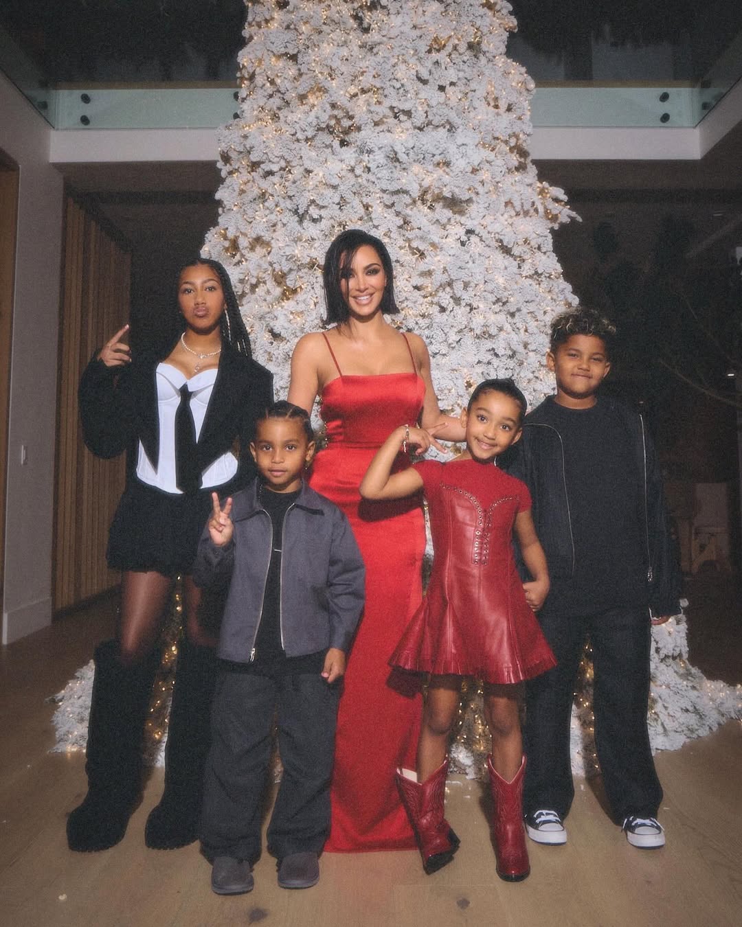 Access_Kardashian_3~4.jpg