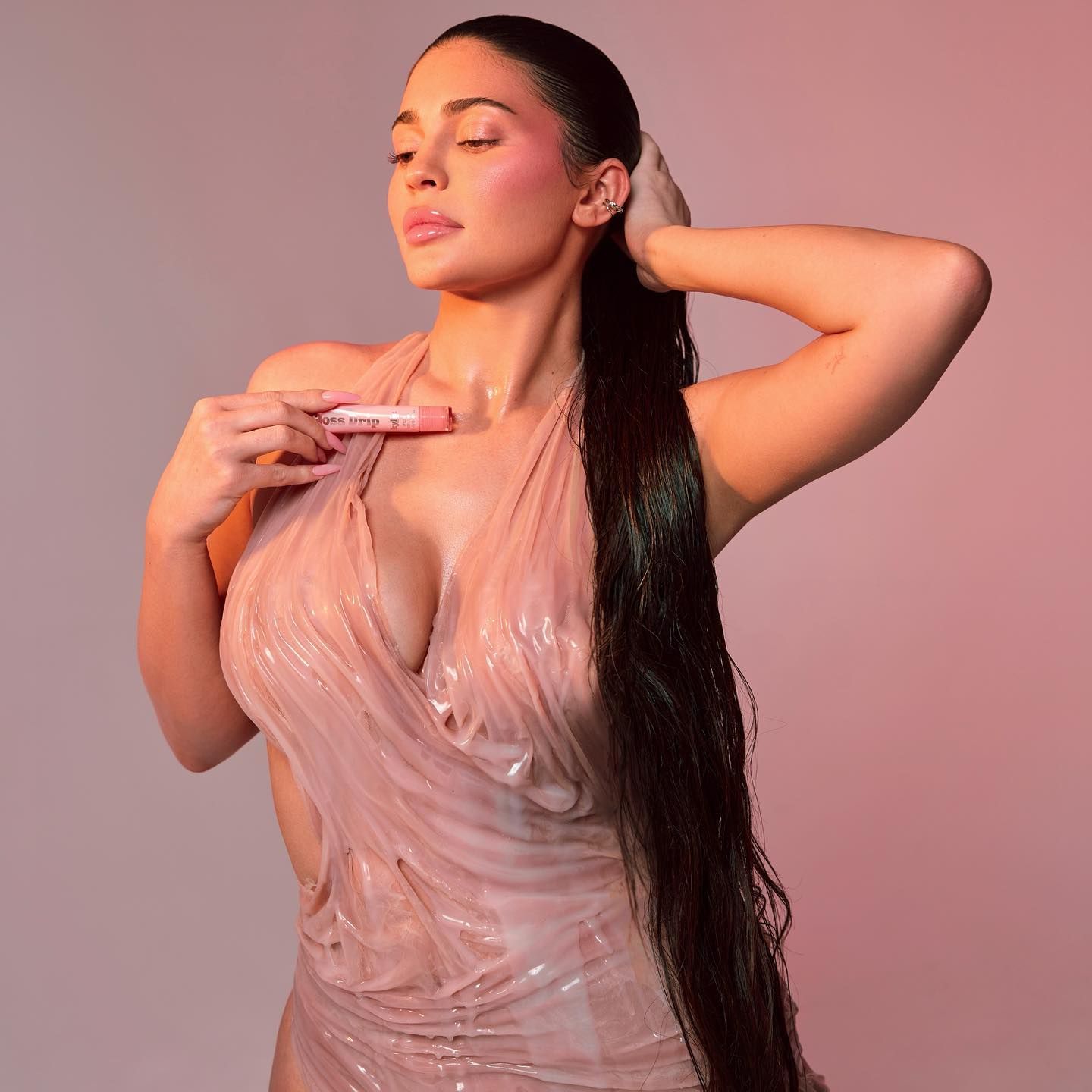 Access_Kardashian_001~0.jpg