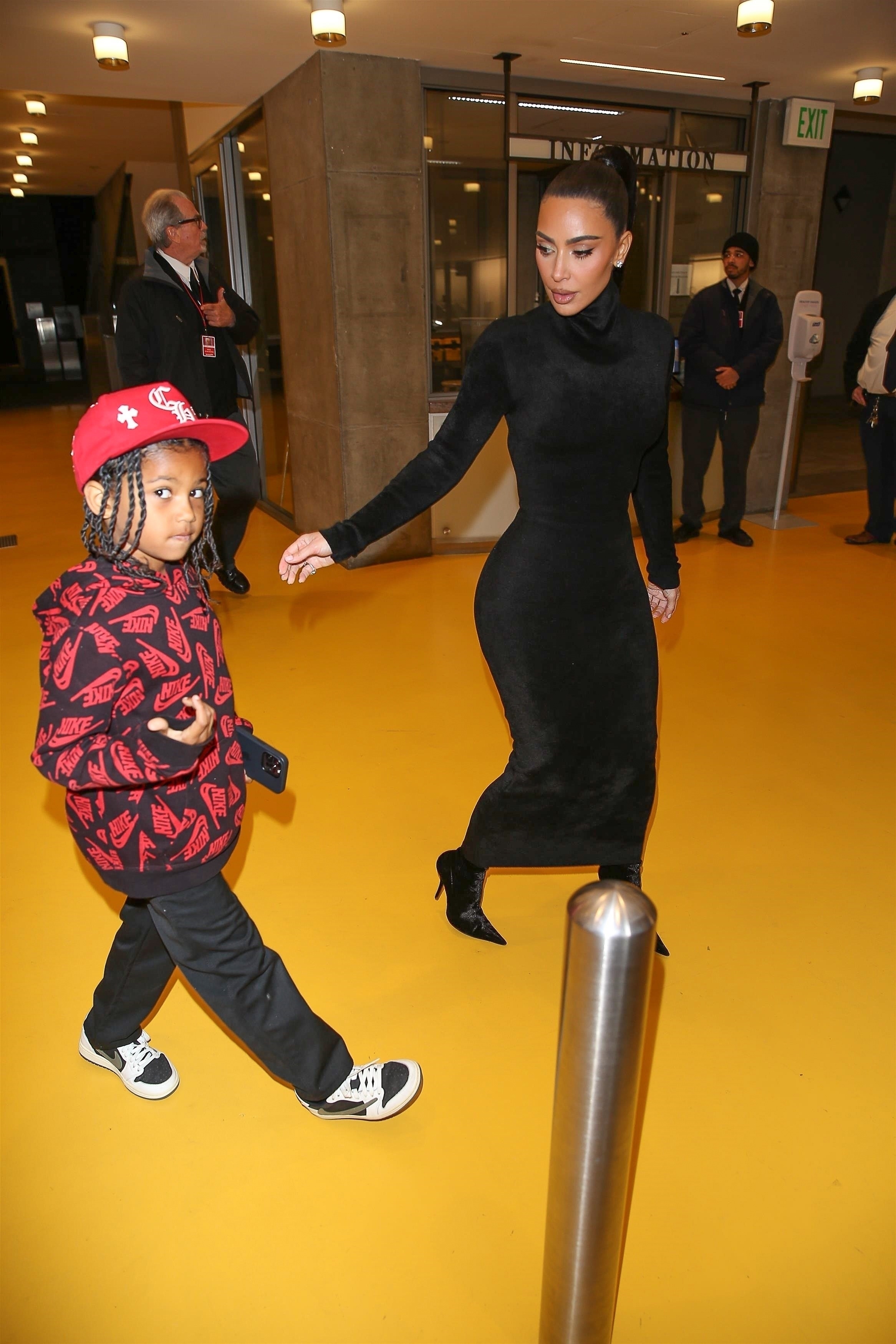 Access_Kardashian_06.jpg