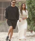 Access_Kardashian_001.jpg